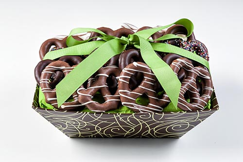 Box has 20 chocolate cvrd pretzels, with sprinkles & choco drizzle. Pretzels are kosher with OU Cert