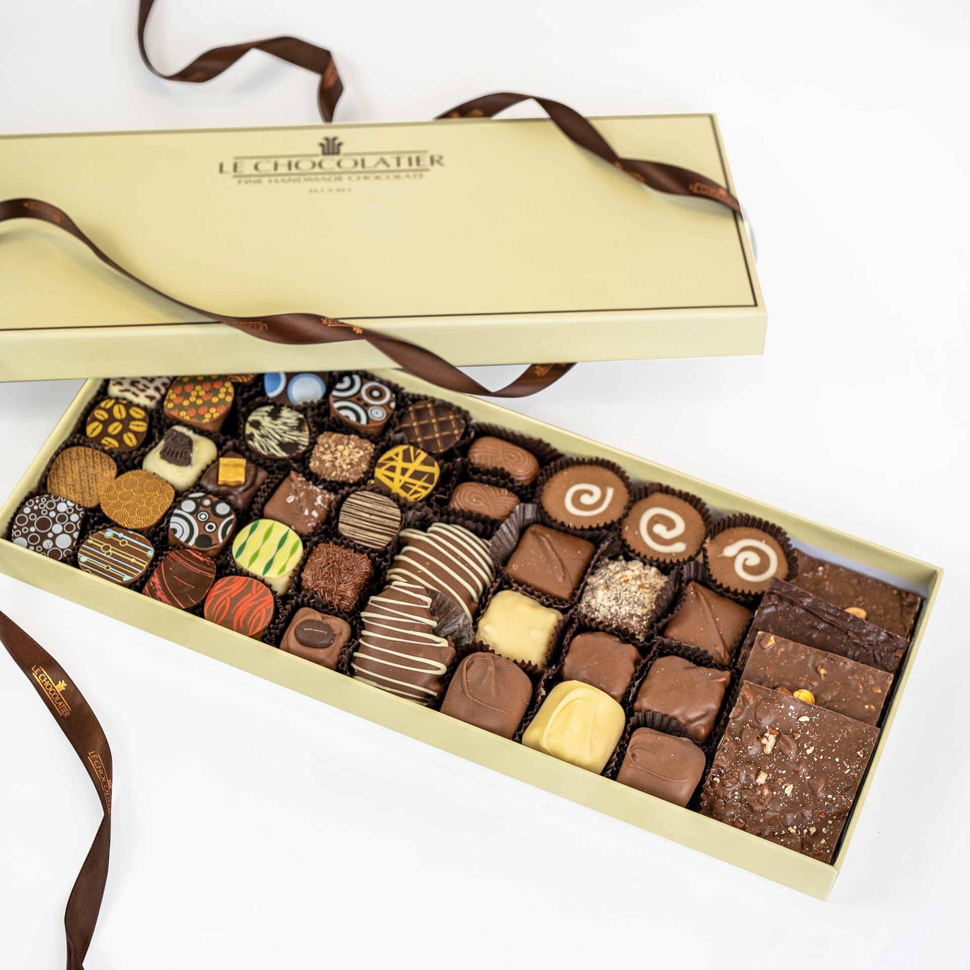EXTRA LARGE SIGNATURE BOXED ASSORTMENT – 24 OUNCES - Le Chocolatier